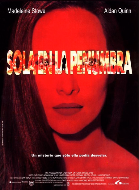 Póster de la película Sola en la penumbra